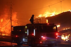 Rising Ocean Temperatures Are Driving the Los Angeles Firestorms 4